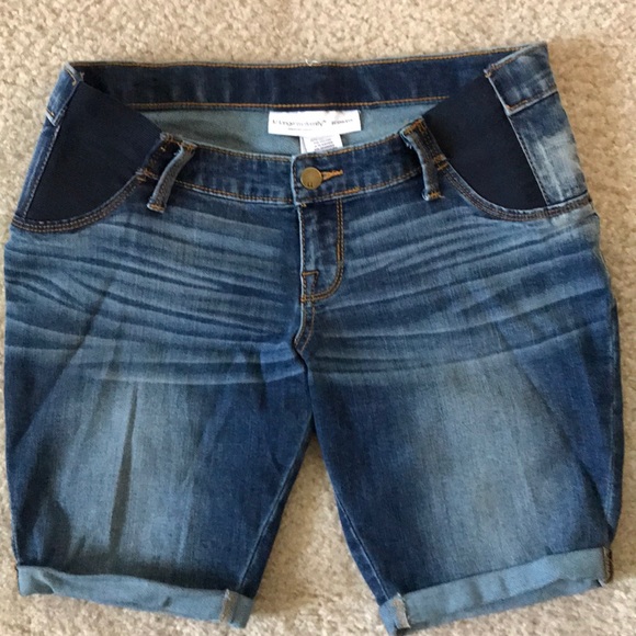 Liz Lange for Target Pants - Maternity Bermuda Denim shorts ☀️❤️☀️❤️ Liz Lange for Target Pants - Maternity Bermuda Denim shorts ☀️❤️☀️❤️